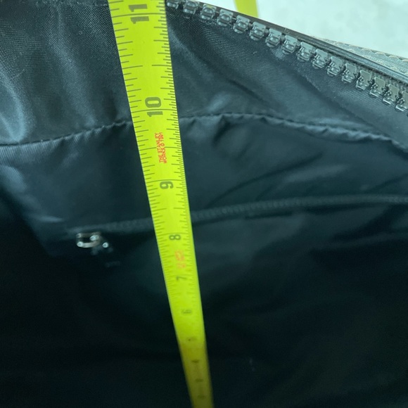 Gucci Original Cream Duffle Bag with Details in Black and Green - Picture 7 of 16